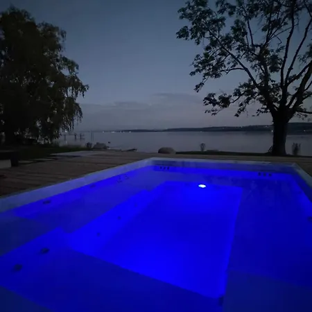 Qbify - Private Lakeside Living - Eigener Vila