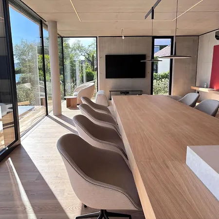 Qbify - Private Lakeside Living - Eigener Vila *