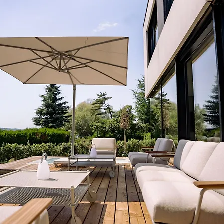 Villa - Private Lakeside & *